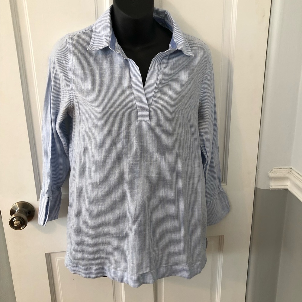 Vineyard Vines women’s blue and white blouse 3/4 sleeves size xs.
